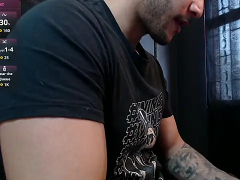 Snapshot of RichardMilleer chatting on 5, 11, 2025 RichardMilleer online show from 5, 11, 2025