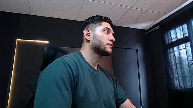 Snapshot of RichardMilleer chatting on 10, 11, 2025 RichardMilleer online show from 10, 11, 2025