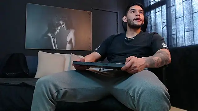 Snapshot of RichardMilleer chatting on 13, 11, 2025 RichardMilleer online show from 13, 11, 2025