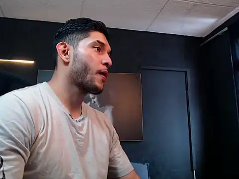 Snapshot of RichardMilleer chatting on 29, 10, 2025 RichardMilleer online show from 29, 10, 2025