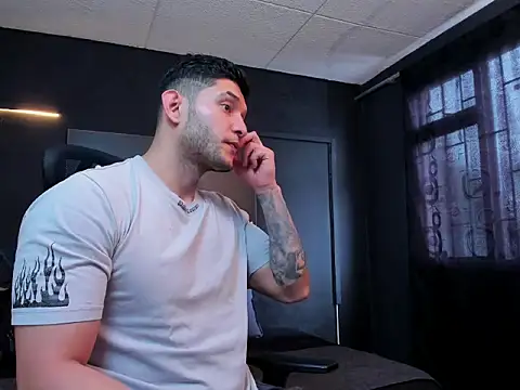 Snapshot of RichardMilleer chatting on 8, 10, 2025 RichardMilleer online show from 8, 10, 2025