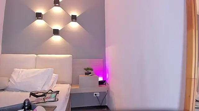 selena monroy online show from 15, 4, 2026