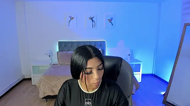 Sofia collen  online show from 18, 11, 2025