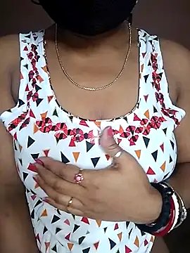 Snapshot of Bengalibeauty96 chatting on 3, 5, 2026 Bengalibeauty96 online show from 3, 5, 2026