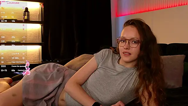 Snapshot of SallyPinkman chatting on 8, 11, 2025 SallyPinkman online show from 8, 11, 2025