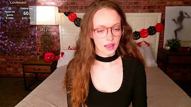 Snapshot of SallyPinkman chatting on 19, 10, 2025 SallyPinkman online show from 19, 10, 2025