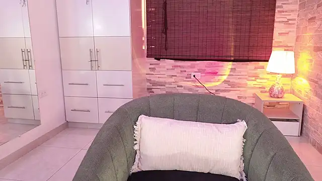 Vicky kittyy online show from 2, 12, 2025