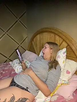Snapshot of coupleyys chatting on 21, 5, 2026 coupleyys online show from 21, 5, 2026
