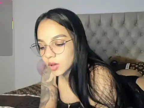 Snapshot of miaaaparker_ chatting on 28, 11, 2025 miaaaparker online show from 28, 11, 2025