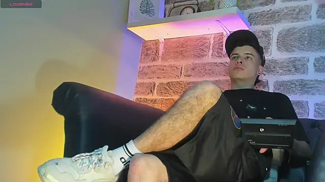 Snapshot of kevinn_blue1 chatting on 29, 10, 2025 kevinn blue1 online show from 29, 10, 2025