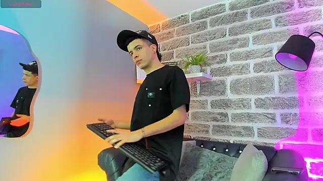 Snapshot of kevinn_blue1 chatting on 7, 11, 2025 kevinn blue1 online show from 7, 11, 2025