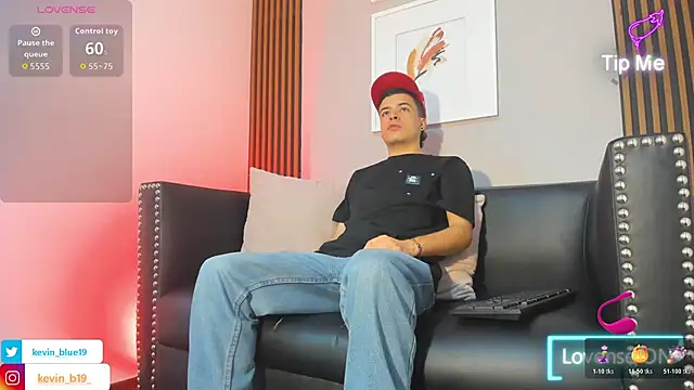 Snapshot of kevinn_blue1 chatting on 28, 11, 2025 kevinn blue1 online show from 28, 11, 2025