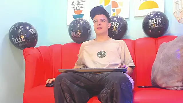 Snapshot of kevinn_blue1 chatting on 12, 11, 2025 kevinn blue1 online show from 12, 11, 2025