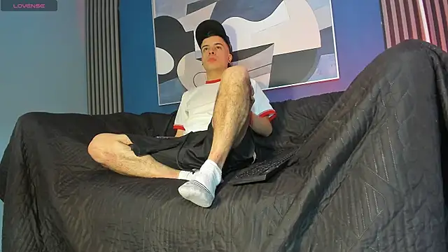 Snapshot of kevinn_blue1 chatting on 14, 11, 2025 kevinn blue1 online show from 14, 11, 2025