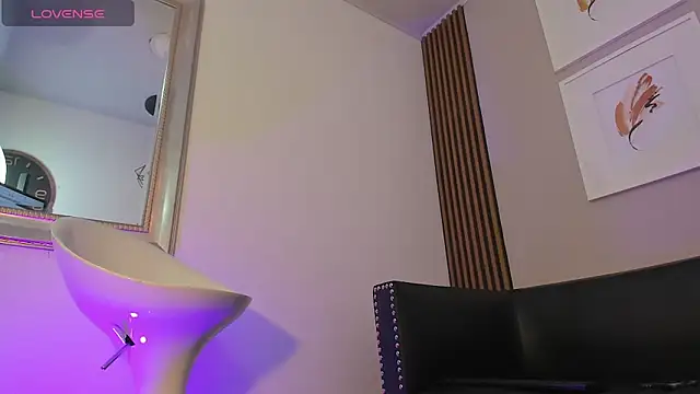 Snapshot of kevinn_blue1 chatting on 21, 10, 2025 kevinn blue1 online show from 21, 10, 2025