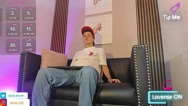 Snapshot of kevinn_blue1 chatting on 29, 11, 2025 kevinn blue1 online show from 29, 11, 2025