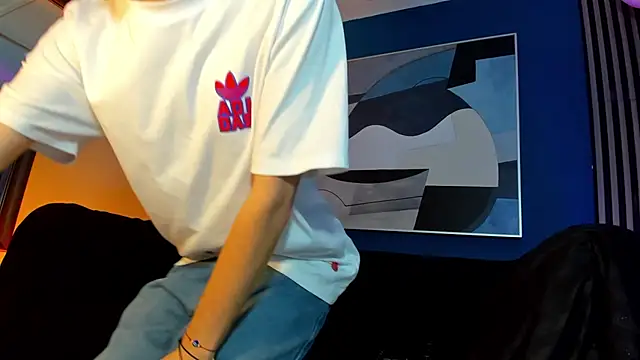 Snapshot of kevinn_blue1 chatting on 31, 10, 2025 kevinn blue1 online show from 31, 10, 2025