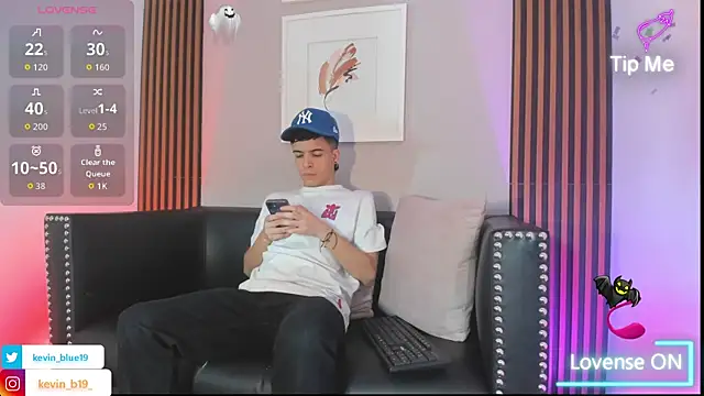 Snapshot of kevinn_blue1 chatting on 20, 11, 2025 kevinn blue1 online show from 20, 11, 2025