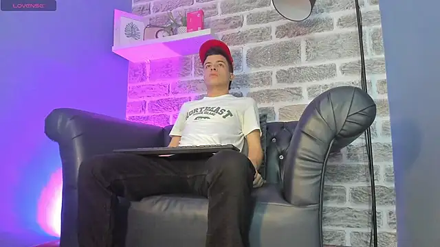 Snapshot of kevinn_blue1 chatting on 1, 12, 2025 kevinn blue1 online show from 1, 12, 2025