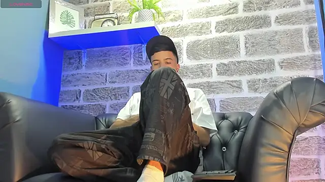 Snapshot of kevinn_blue1 chatting on 28, 10, 2025 kevinn blue1 online show from 28, 10, 2025