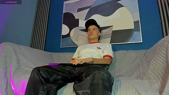 Snapshot of kevinn_blue1 chatting on 24, 10, 2025 kevinn blue1 online show from 24, 10, 2025