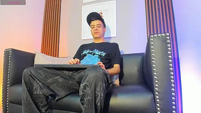 Snapshot of kevinn_blue1 chatting on 6, 11, 2025 kevinn blue1 online show from 6, 11, 2025