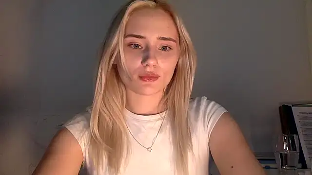 Snapshot of Rosvann chatting on 2, 12, 2025 Rosvann online show from 2, 12, 2025