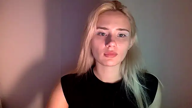 Snapshot of Rosvann chatting on 18, 11, 2025 Rosvann online show from 18, 11, 2025