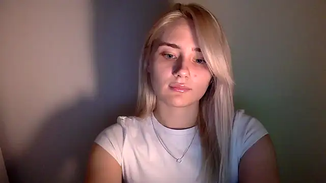 Snapshot of Rosvann chatting on 11, 11, 2025 Rosvann online show from 11, 11, 2025