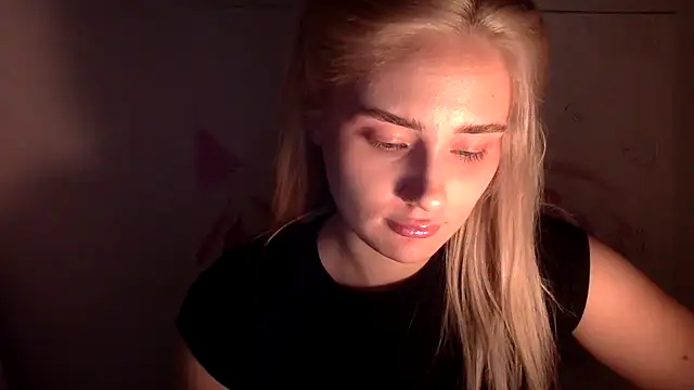 Snapshot of Rosvann chatting on 17, 10, 2025 Rosvann online show from 17, 10, 2025