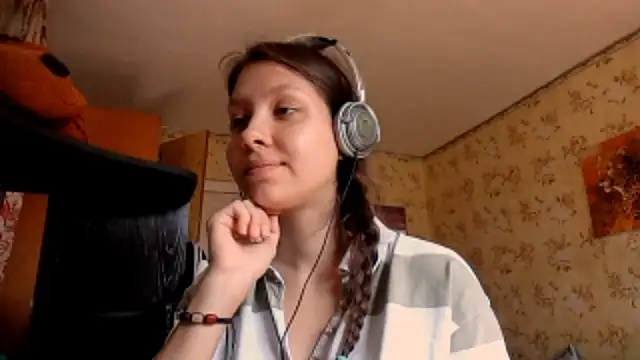 QutieDaSweet online show from 18, 9, 2025
