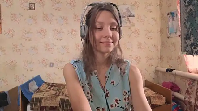 QutieDaSweet online show from 8, 10, 2025