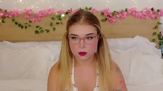 Lilith Bonheur online show from 18, 12, 2025