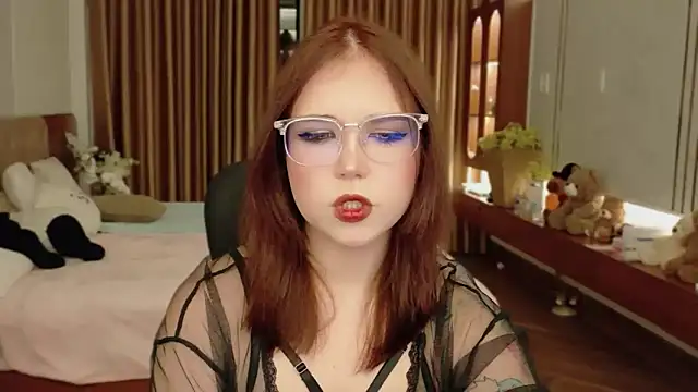 Snapshot of Lilith_Bonheur chatting on 13, 5, 2026 Lilith Bonheur online show from 13, 5, 2026