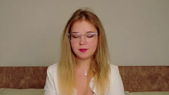 Lilith Bonheur online show from 11, 2, 2026