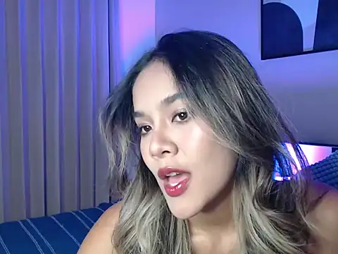 lilypeachxx online show from 24, 6, 2026