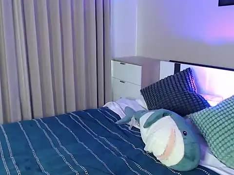 lilypeachxx online show from 21, 4, 2026