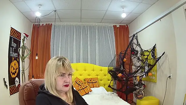 EmmaEllison online show from 17, 10, 2025