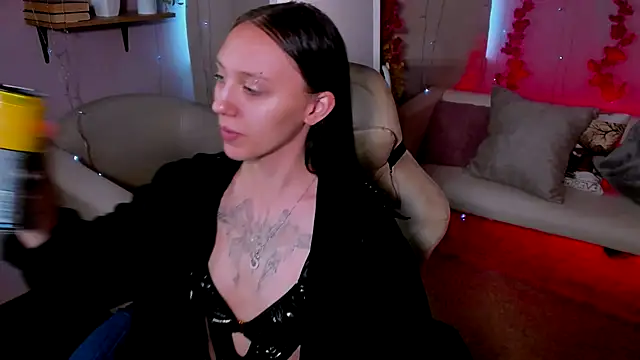 Snapshot of AdeliceLenoir chatting on 2, 10, 2025 AdeliceLenoir online show from 2, 10, 2025