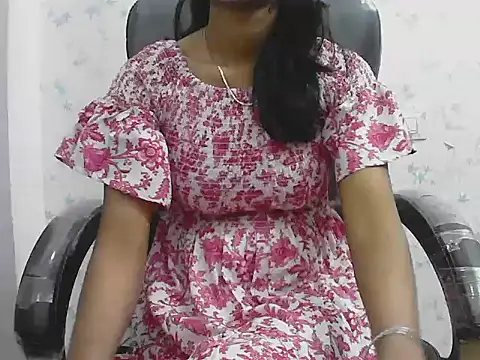 short girl  online show from 27, 3, 2026