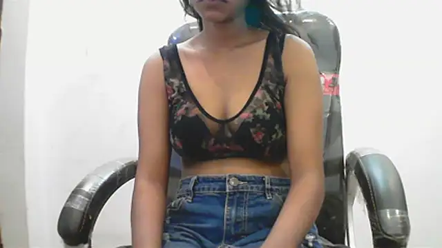 Snapshot of short_girl_ chatting on 15, 5, 2026 short girl online show from 15, 5, 2026
