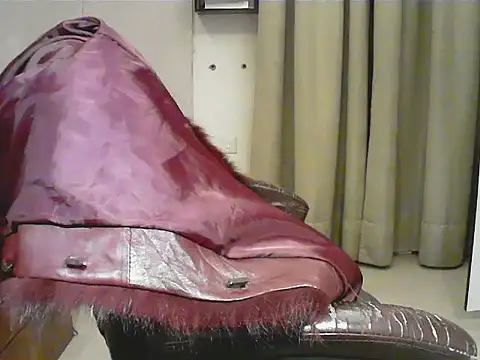 short girl  online show from 18, 1, 2026