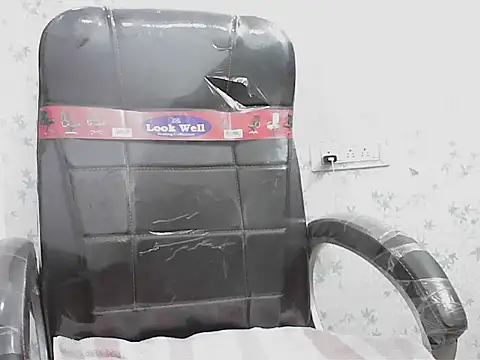 short girl  online show from 11, 4, 2026