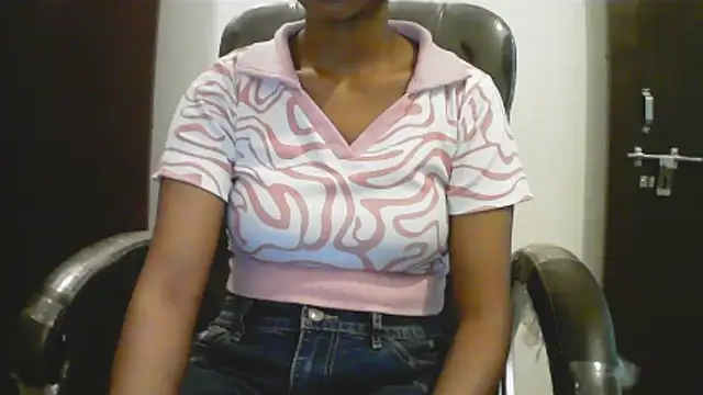 Snapshot of short_girl_ chatting on 14, 5, 2026 short girl online show from 14, 5, 2026
