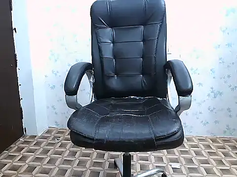 short girl  online show from 14, 3, 2026