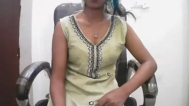 Snapshot of short_girl_ chatting on 15, 5, 2026 short girl online show from 15, 5, 2026