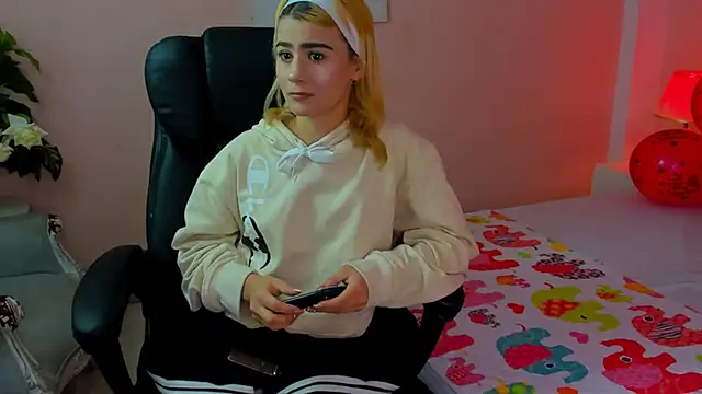 ChloeLaurentt online show from 25, 2, 2026