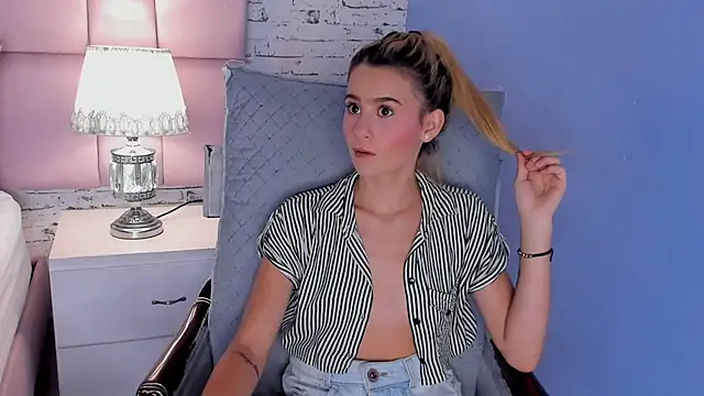 ChloeLaurentt online show from 15, 10, 2025