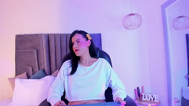 Coco-balenciaga online show from 28, 11, 2025