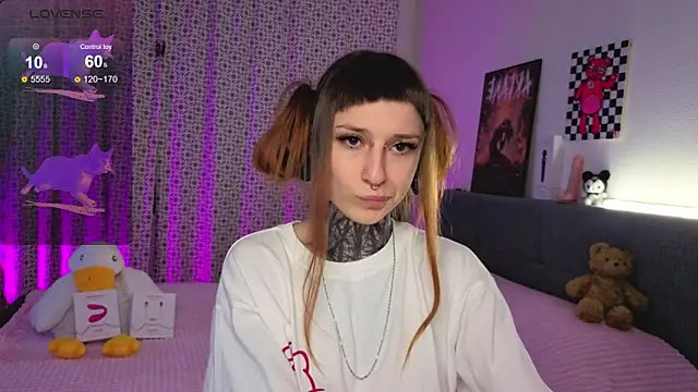 LilithPoison online show from 1, 11, 2025